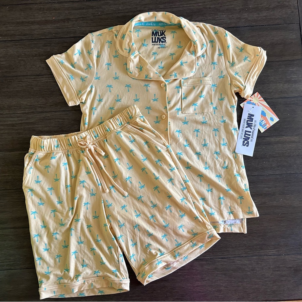 NWT Muk Luks pajama set